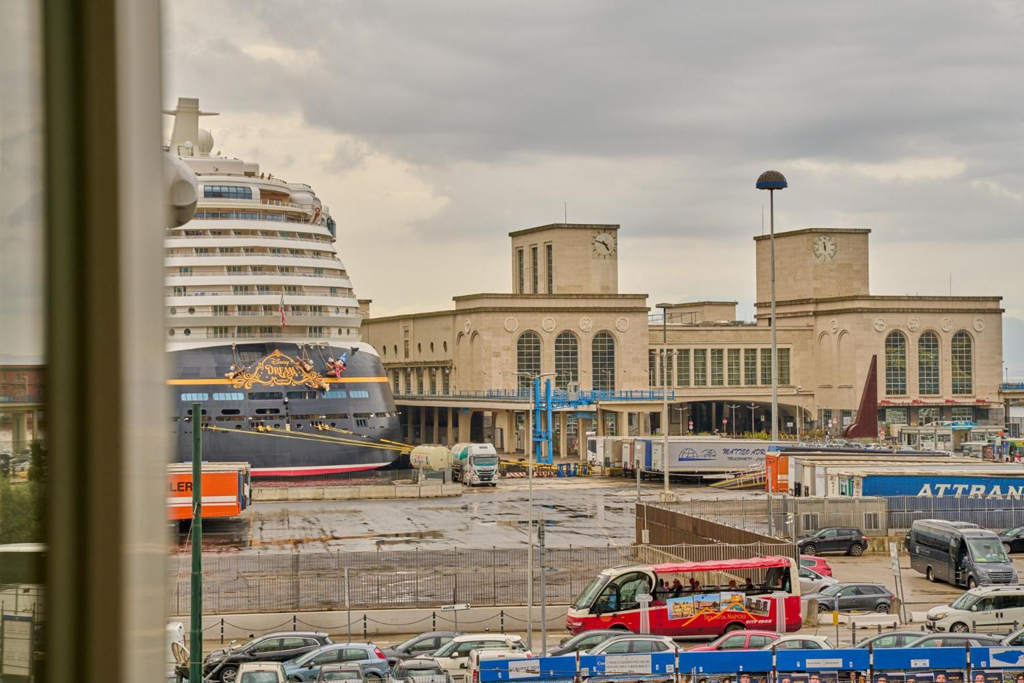 La Marina Hotel Наполи Екстериор снимка